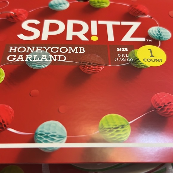 Spritz honey comb garland decorations - Picture 6 of 6